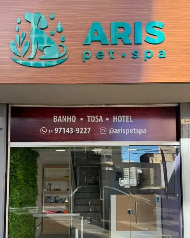 Fachada da loja Aris Pet Spa na Alameda do Ingá